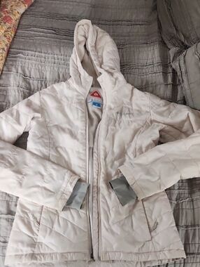 Columbia Women's Hooded Puffer Jacket in Light Cream